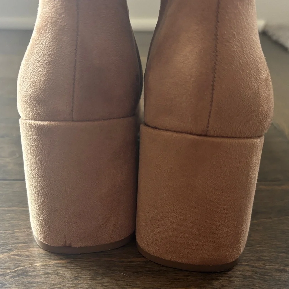 Elegant Brown Suede Ankle Boots - Picture 4 of 6